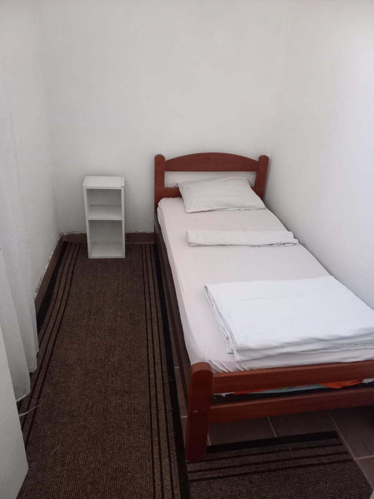 Traveler'S Rest - Near Podgorica Airport Pansiyon Mitrovici  Dış mekan fotoğraf
